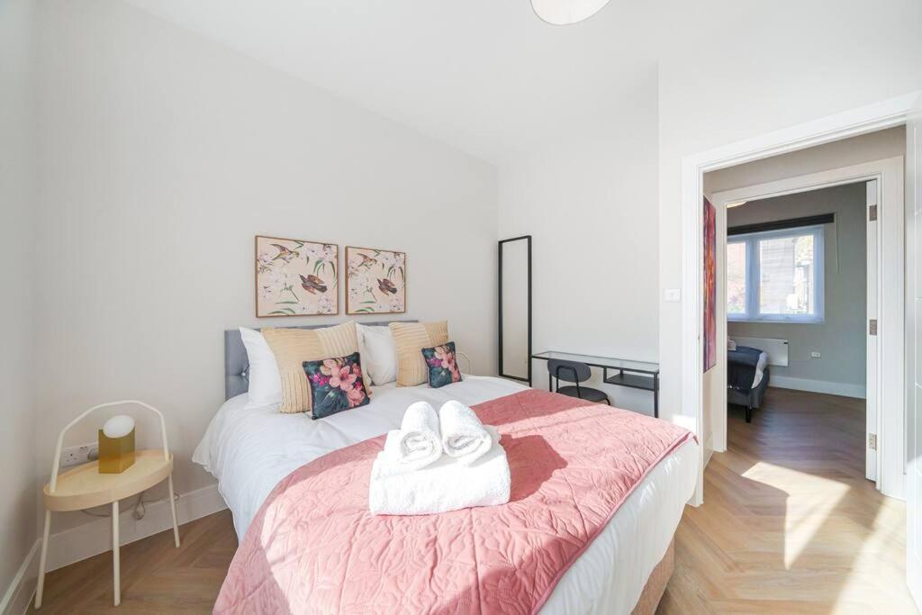 Cosy Tooting Retreat: 2-Bed Gem Apartman London Kültér fotó