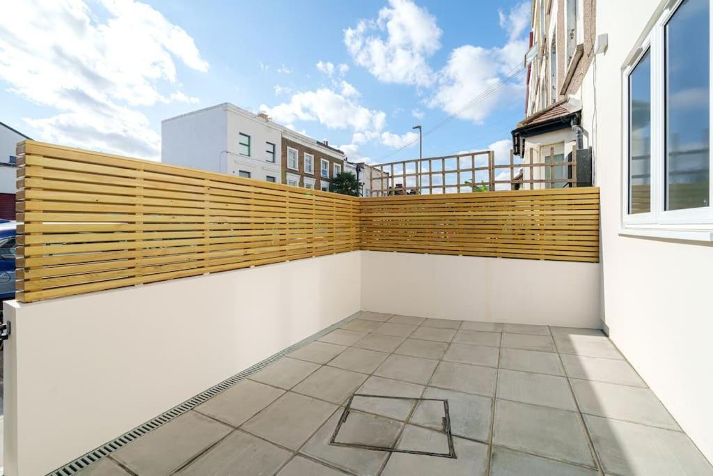 Cosy Tooting Retreat: 2-Bed Gem Apartman London Kültér fotó