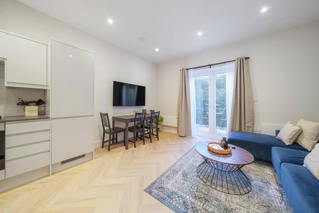 Cosy Tooting Retreat: 2-Bed Gem Apartman London Kültér fotó
