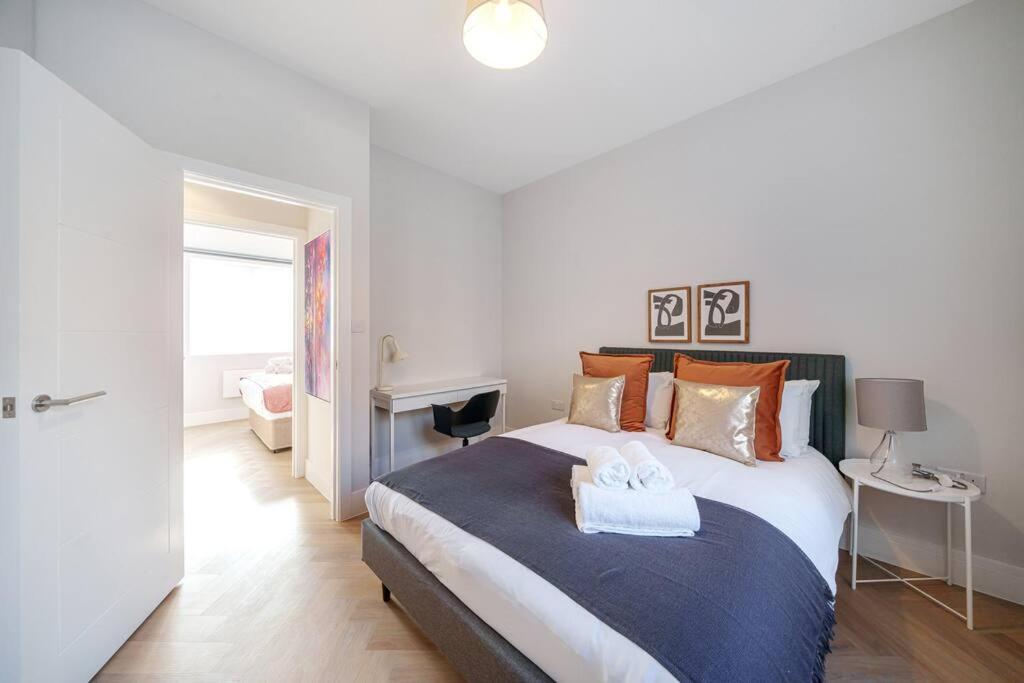 Cosy Tooting Retreat: 2-Bed Gem Apartman London Kültér fotó